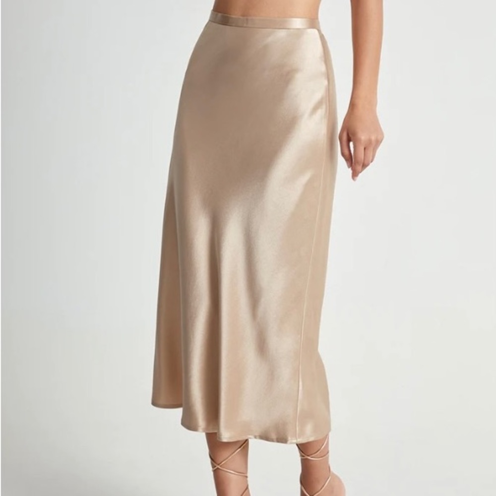 Silk satin high waisted skirt in light apricot